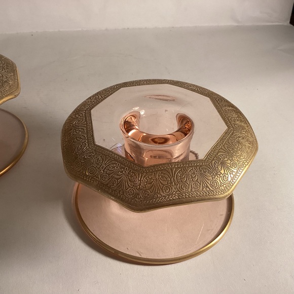 Pair of pink glass candle holders with gold trim - Picture 2 of 6